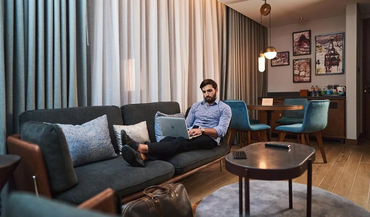 Revier Hotel - Дубай